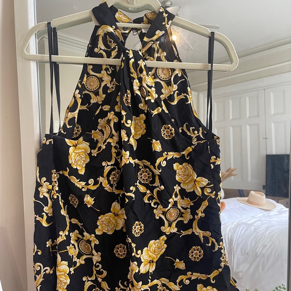Veronica Beard Black and Gold Top. Size 6.